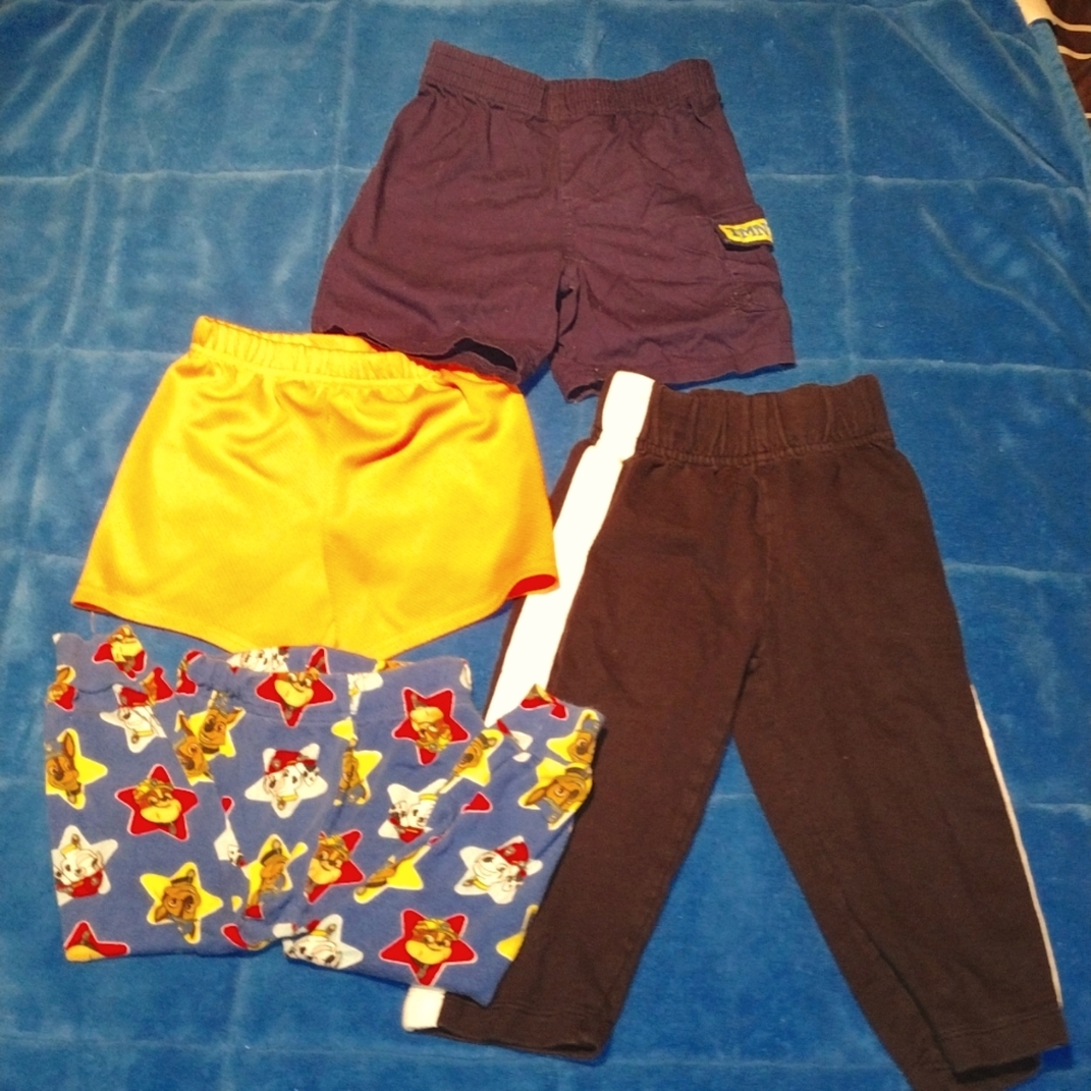 Assorted brands bundle (1sweatpant,1pj pant,1athletic shorts and 1cargo short)